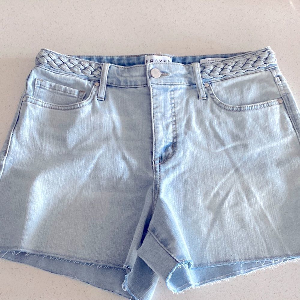NWOT Frayed High Rise Denim Short Frayed Hem Light Wash Zip Up - Picture 4 of 7